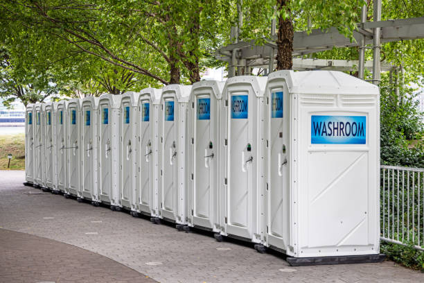 Best Porta potty delivery and setup  in Wayzata, MN
